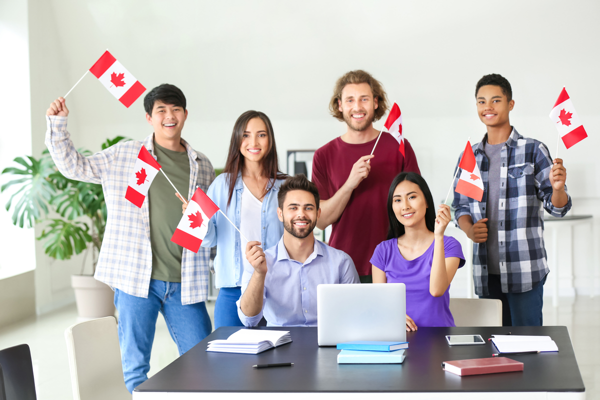 Чи планує уряд Канади виправляти ситуацію із роботою для іноземних студентів?  Фото: Pixel-Shot / Shutterstock
