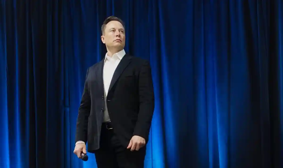 Грокіпедія Ілона Маска проти Вікіпедії