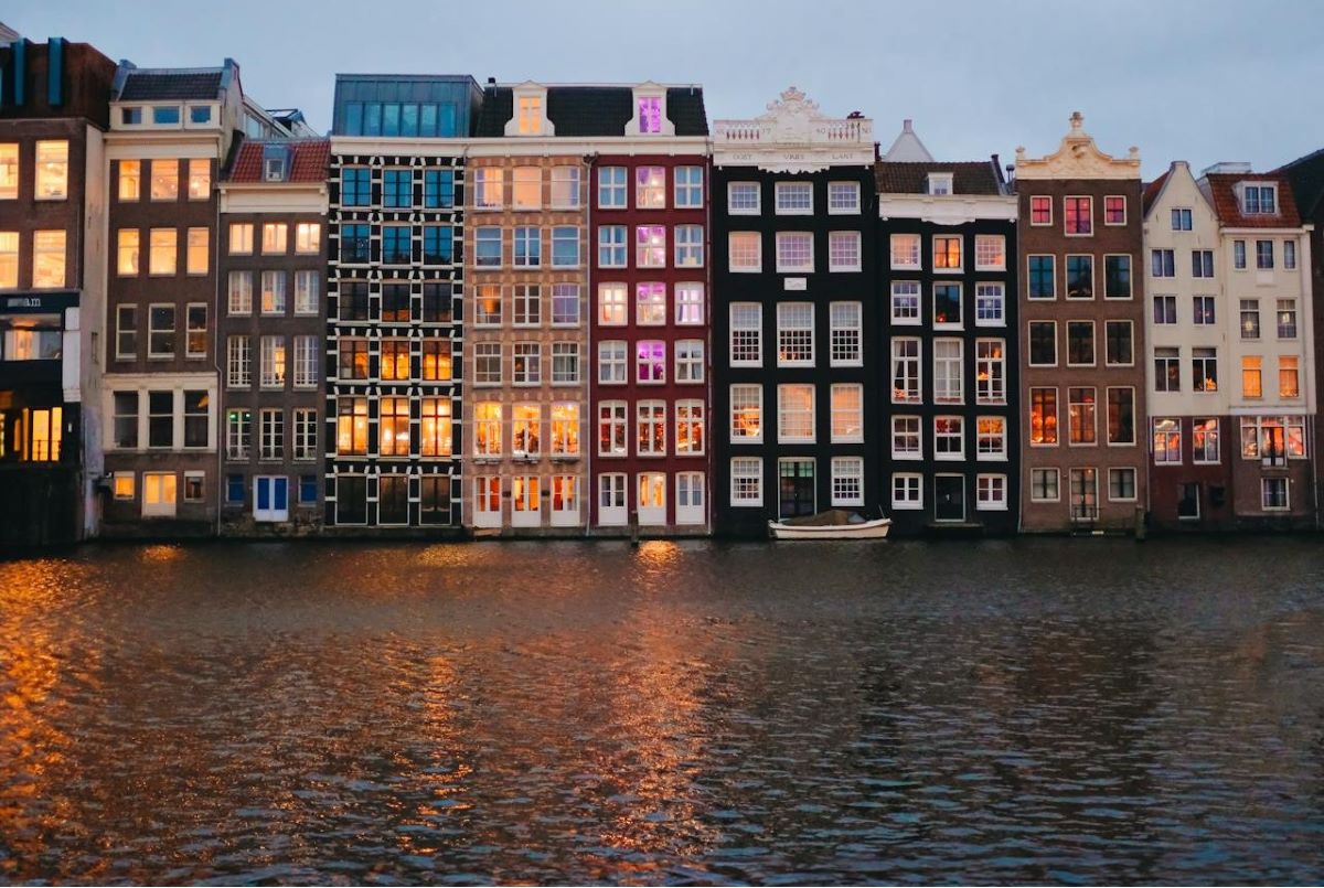 Заборона реклами в Амстердамі: перша столиця без м'яса