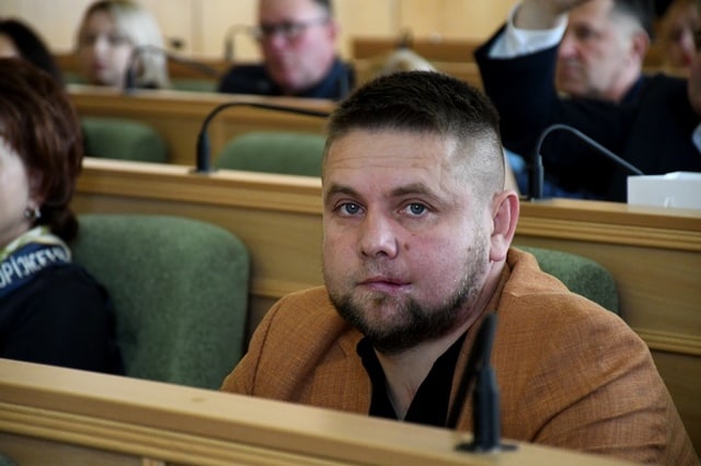Депутата з Рівненщини, який втративши ногу на війні, примусили «тупоті