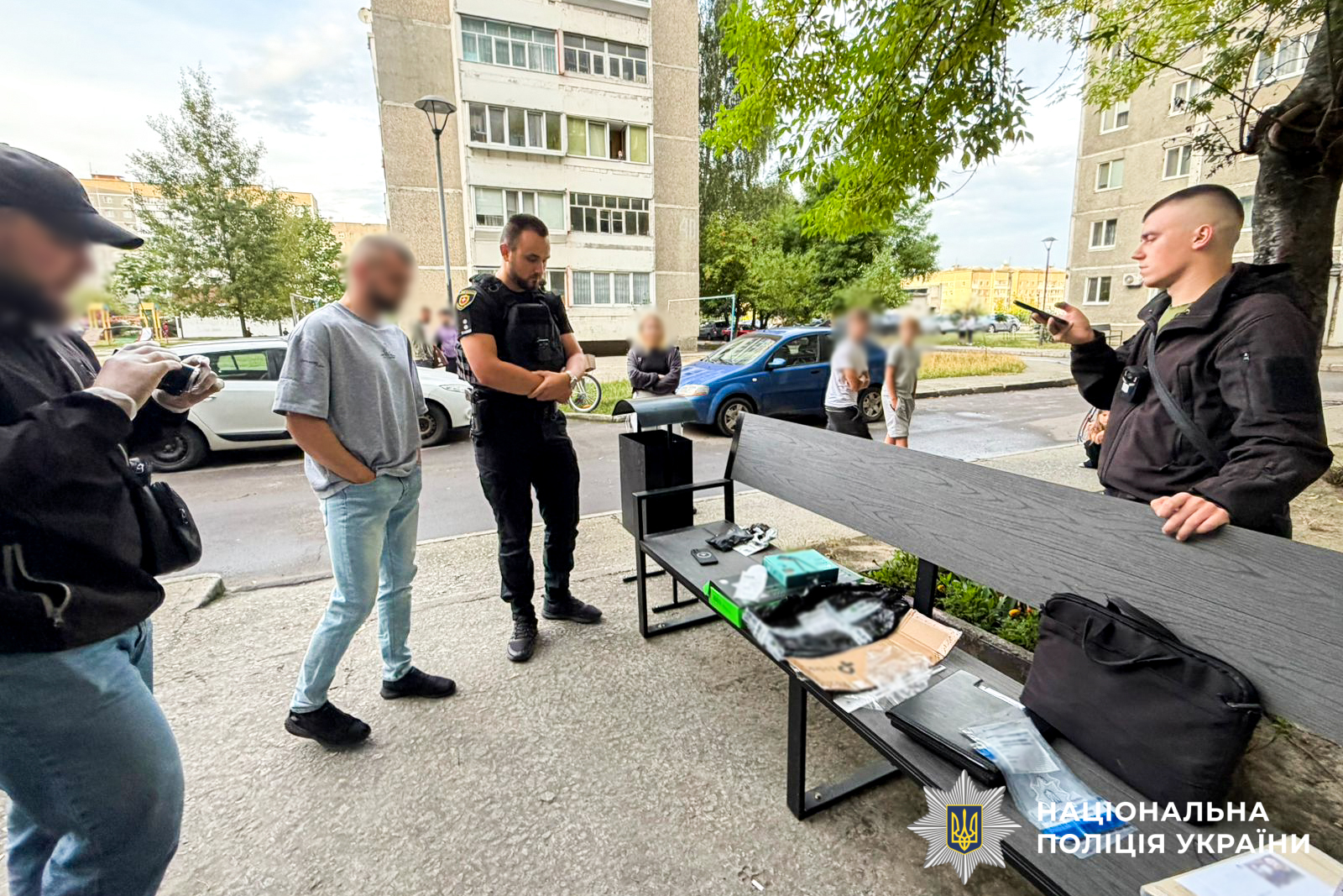Поліцейські Рівненщини затримали трьох фігурантів на незаконному зберіганні кратому в
