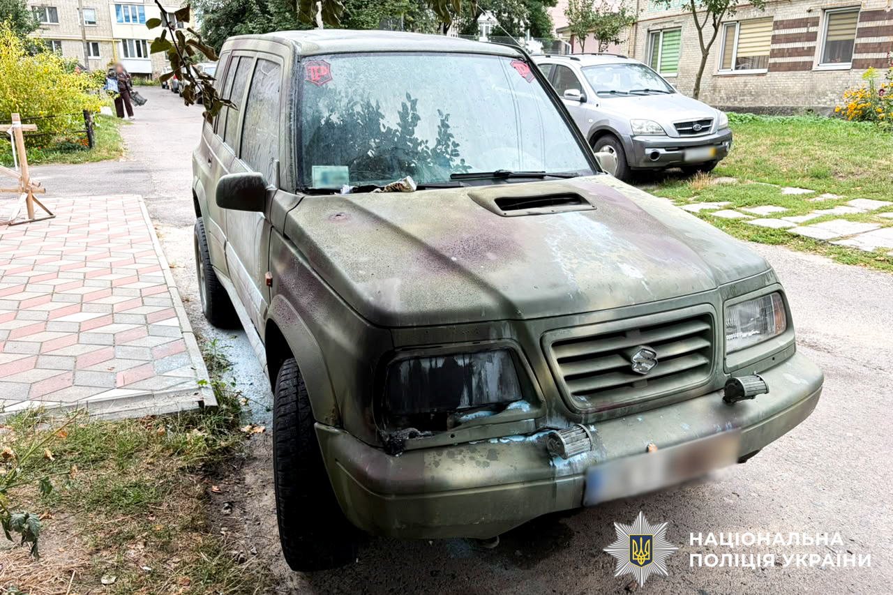 У Рівному поліцейські оперативно затримали фігуранта, який за винагороду підпалив